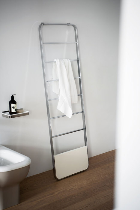 alt="accessori-bagno-design-agape-scaldasalviette-scaletta-memory"