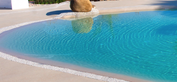 alt="architettura-outdoor-biodesign-pool-senza-vasca-cemento-armato"