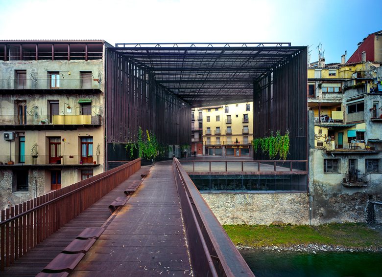 alt="materialiedesign-archweek-milano-RCR-vincitoripritzker2017"