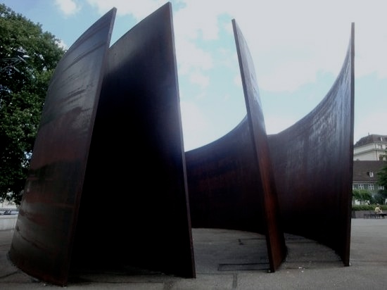 alt="Art Basel 2017 - Basilea- Richard Serra"