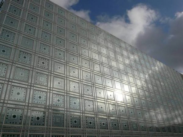 alt="facciata-architettura-metallo-institute-du-monde-arabe-jean-nouvel-parigi"