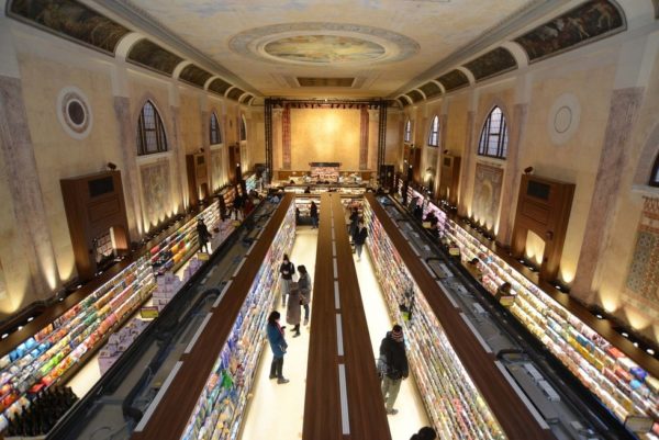 alt="foostores-retaildesign-supermarket-design-venezia-despar-cinemateatroitalia"