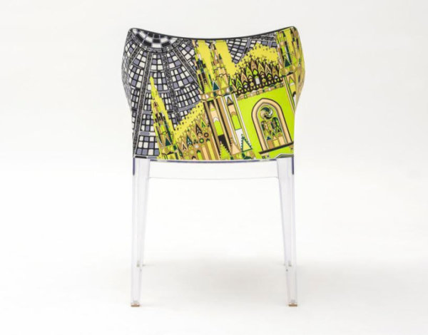 alt="inarredamentooinscenografiailtessutoèdimoda-kartell-emiliopucci-poltroncinamadame-philippestarck"