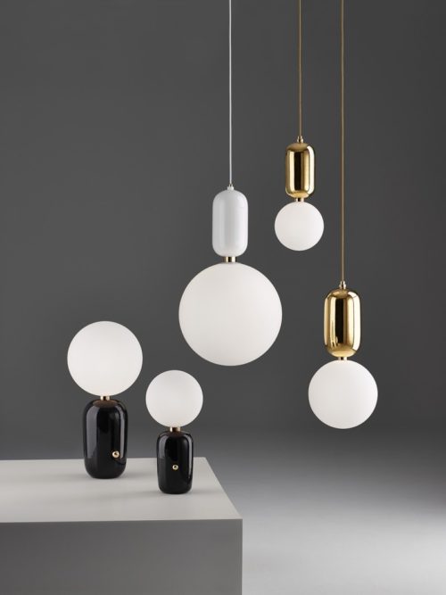 alt="interior-design-tendenza-white-minimal-aballs-hayon-studio-parachilna-lampada-bulbo"