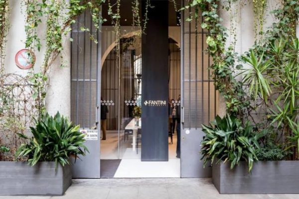 alt="spazio-fantini-brera-rubinetti-show-room-design-milano"