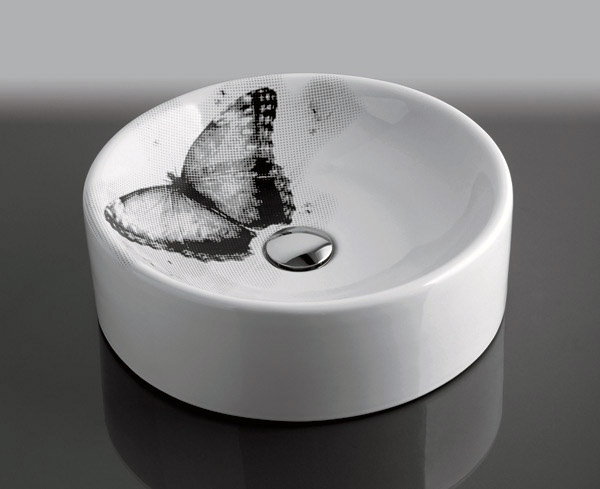 alt="tendenze-arredamento-donne-design-simas-lavabo-decorato"