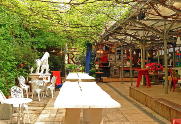 alt="tendenze-milano-rossana-orlandi-secret-garden"