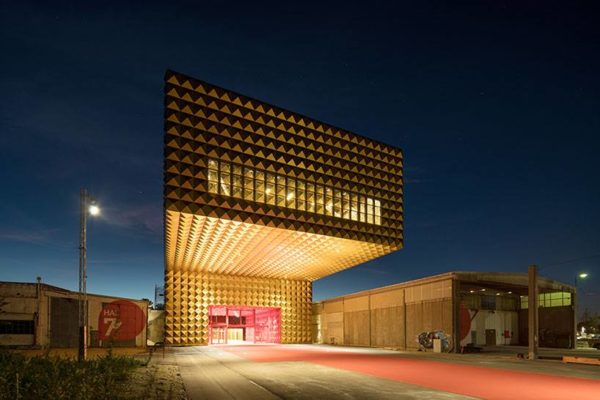 alt="architetturaedesignsitingonod’oro-architettura-kuwait-gioielleriaoctium-jaimehayon"