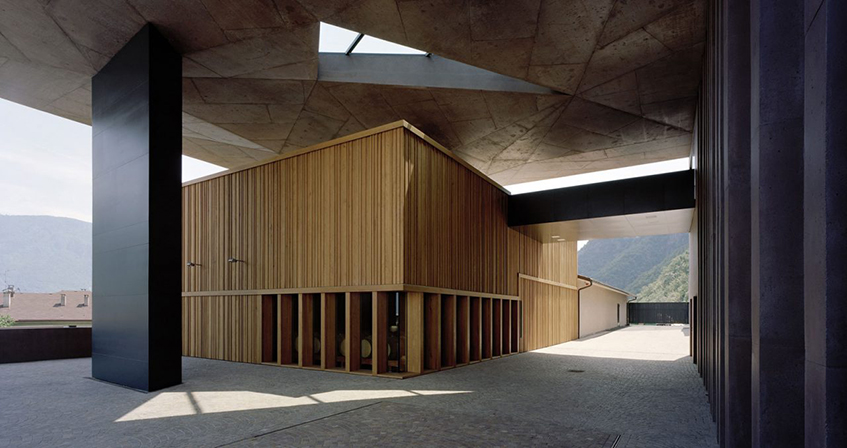 alt="Architettura e vino - Cantina Nals Malgreid - Bruno - Klomfar - Fotografo"