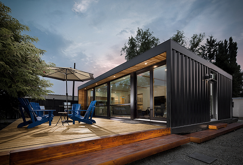 alt="Honomobo - Shipping container house"
