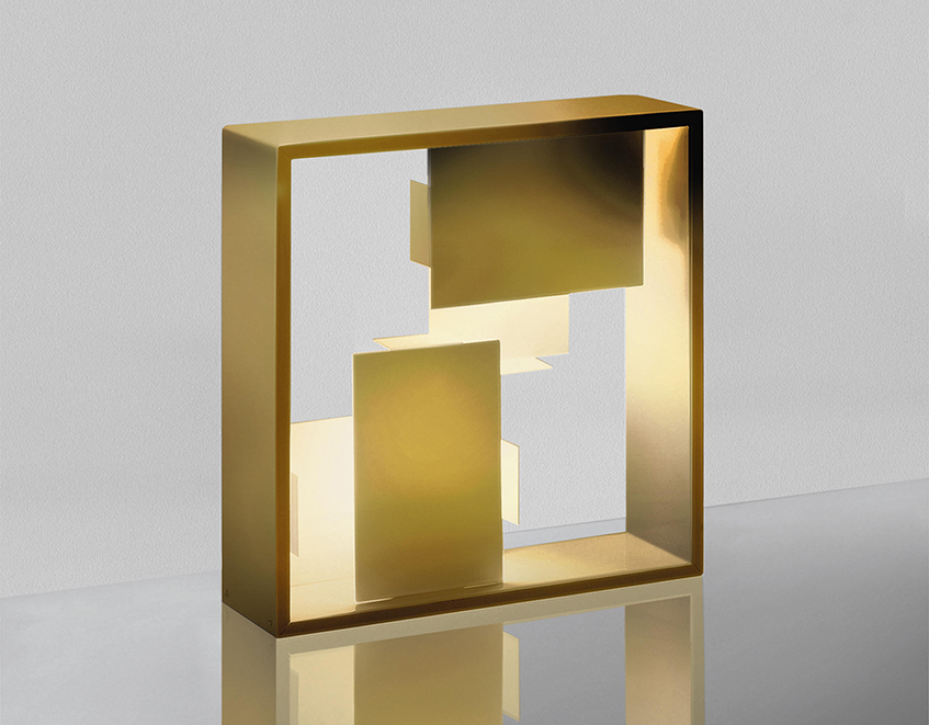 alt="Regali di Natale & design - Lampada Gio Ponti Artemide -Fato dorata"