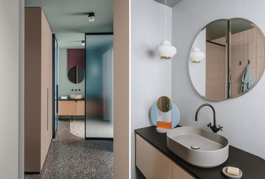 alt: "materialiedesign-bagno-colorato-marcante-testa-micro-cemento-kerakoll"