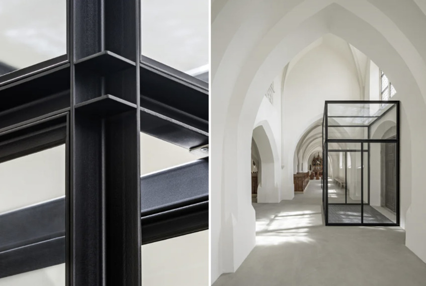 alt: "materialiedesign-neogotico-minimal-restauro-chiesa-architetto-Walter-Kräutler-dettaglio-porta-vetro-frits-jurgens"