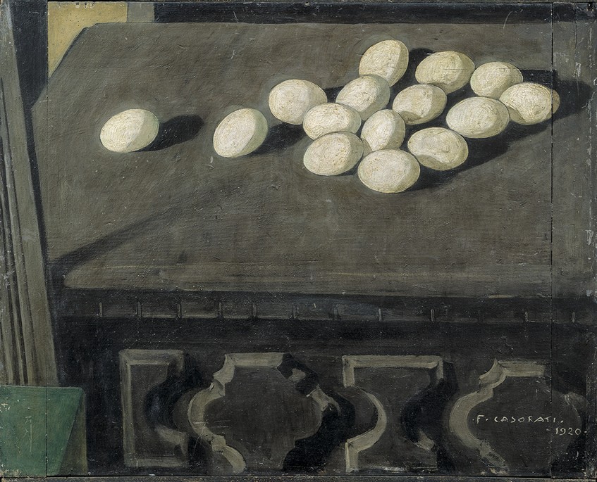 alt: "materialiedesign-casorati-mostra-palazzo-reale-Felice-Casorati-Le-uova-sul-cassettone-1920-tempera-grassa-su-tavola"