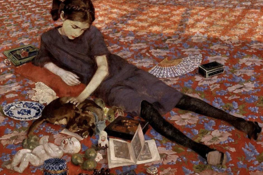 alt: "materialiedesign-casorati-mostra-palazzo-reale - bambina-che-gioca-su-tappeto-rosso"