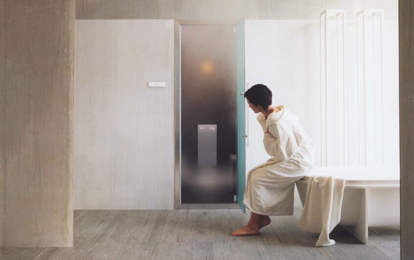 alt: "materialiedesign-effe-generatori-vapore-benessere-in-casa-easysteam-cabina"