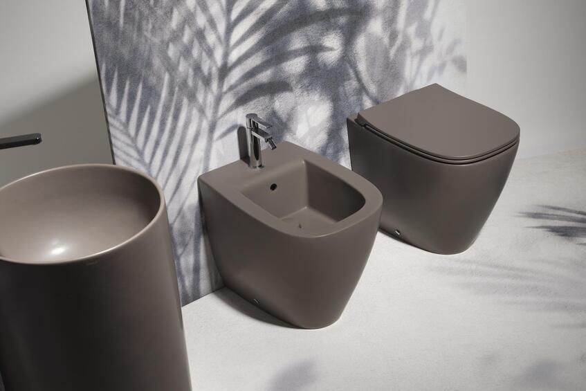 alt: "materialiedesign-simas-sanitari-colorati-juniper-mirto-marrone-moka-matt-opaco"