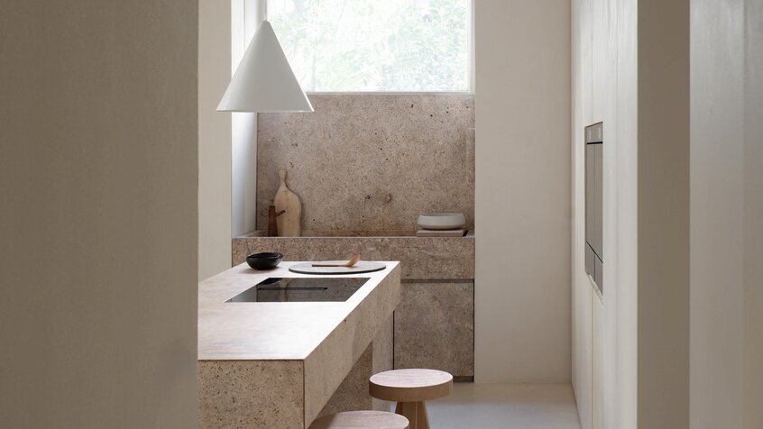 alt: "materialiedesign-trend2025-minimale-materico-casa-elisa-ossino"