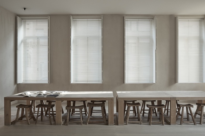 alt: "materialiedesign-trend2025-minimale-residence-kasia-gatkowska"