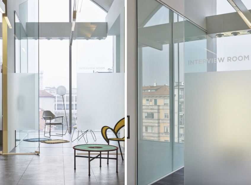 alt: "materialiedesign-architettura-interior-trasparente-divisori-vetro-scuola-ied-milano_ph_omar_sartor_styling_simona_marzoli"