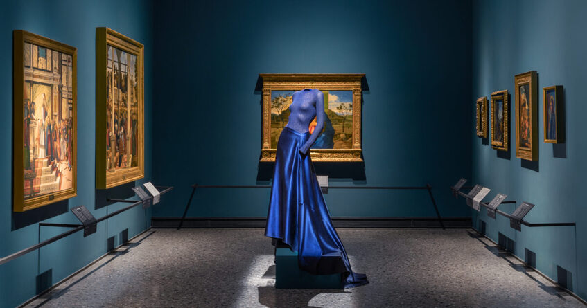 alt: "materialiedesign_ mostre_autunno_Giorgio-Armani_Milano_Per_Amore_Pinacoteca_Brera_PhotoCredits_dsl__studio"