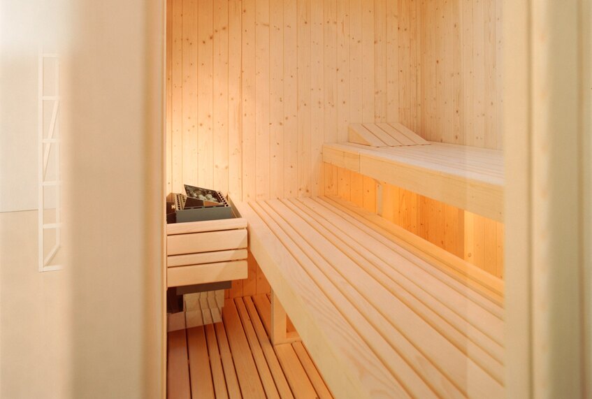 alt: "materialiedesign_sauna_effe_Auki_vista_interna"