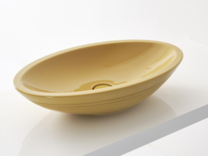 alt"materialiedesign_terre-del-nord_simas_lavabi_di_design_colorati_designer_massimiliano_braconi_colore_senape_ovale_con_incisione"